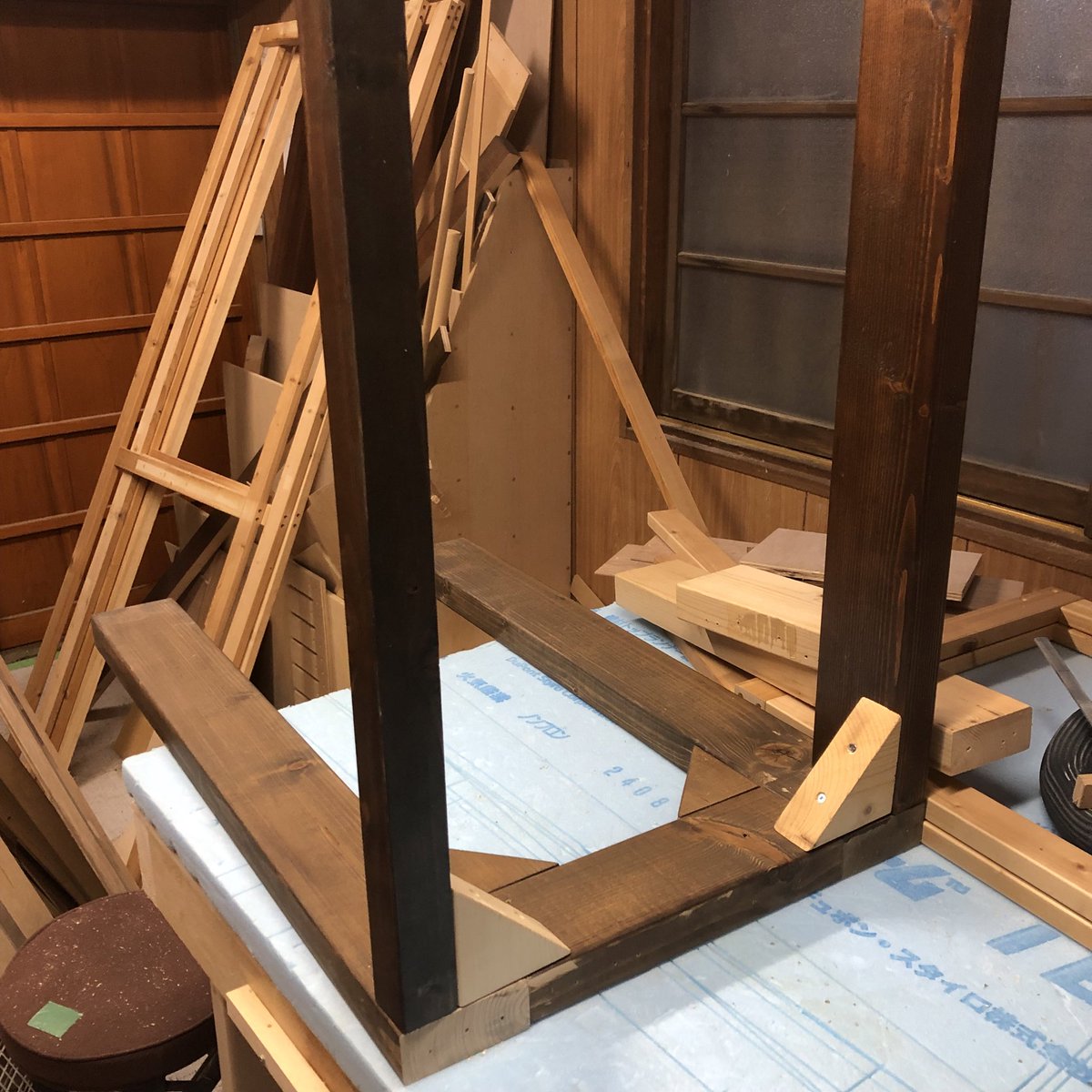 DiySmallFactory's tweet photo. 液晶テレビを置くテーブルを作りました。
垂直方向へモノを置いて、スペースの有効利用を。どんどん端材を減らしていきます〜。😆 https://t.co/eRudDjQdwO