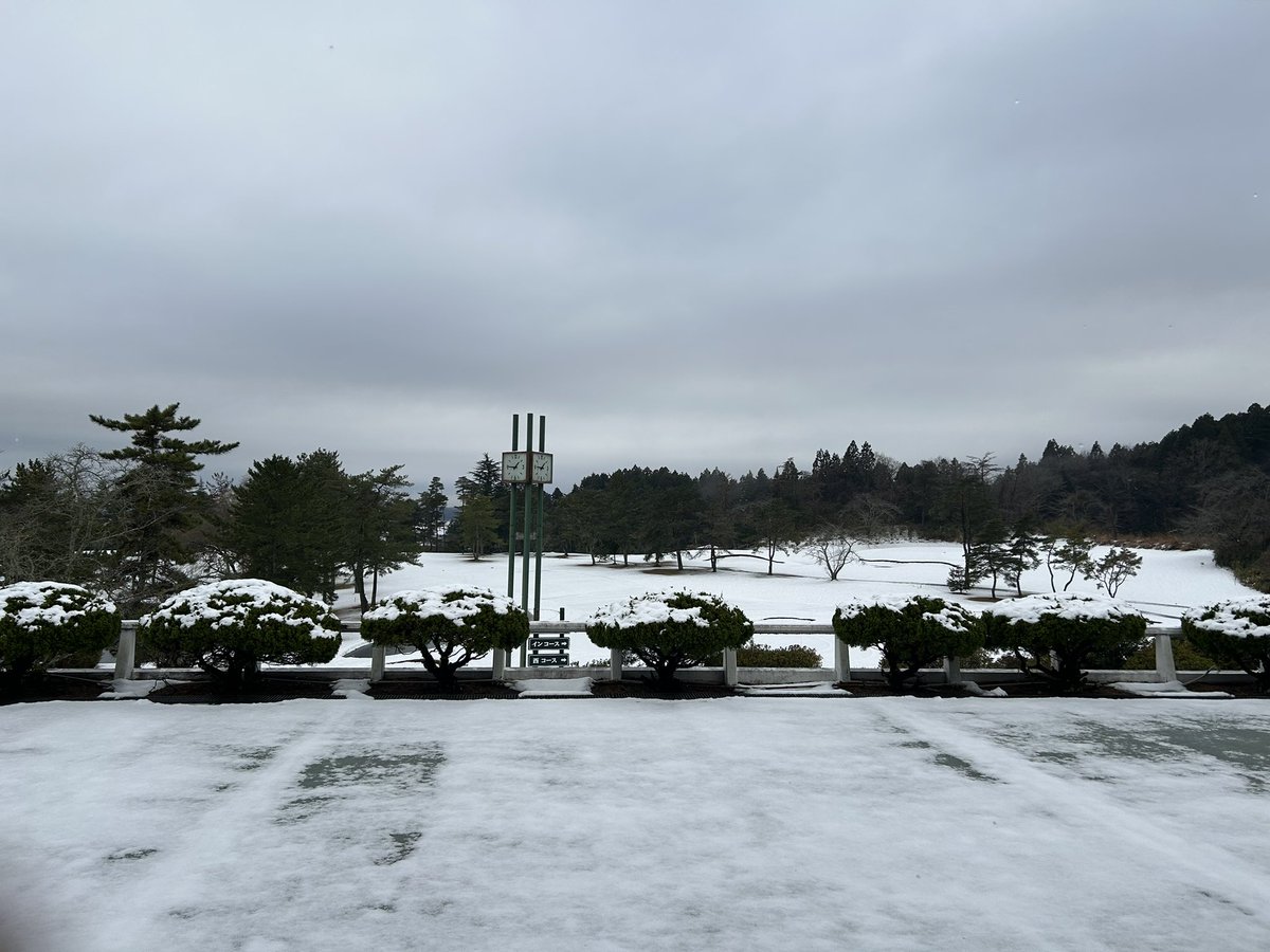 omotezaogc's tweet photo. 本日クローズしておりましたが、明日12月15日も積雪のためクローズが決定致しました。明後日以降の営業に関しましては明日の午後に決定いたします。
宜しくお願い致します。 https://t.co/2Mw0oElHMq