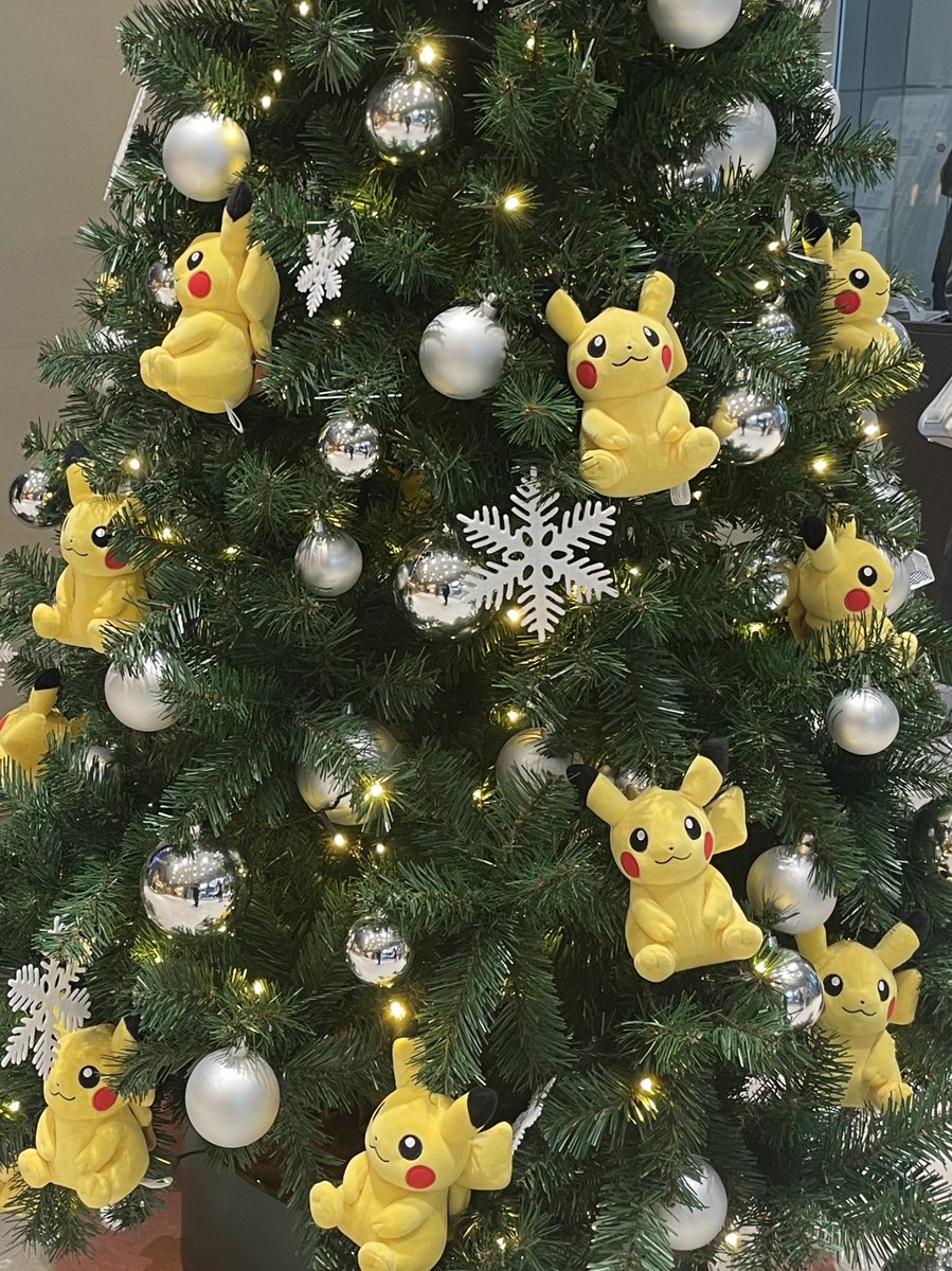高島屋にピカチュウクリスマスツリー🎄 何故にピカチュウ? クリスマス 高島屋にピカチュウクリスマスツリー🎄 何故にピカチュウ? クリスマス