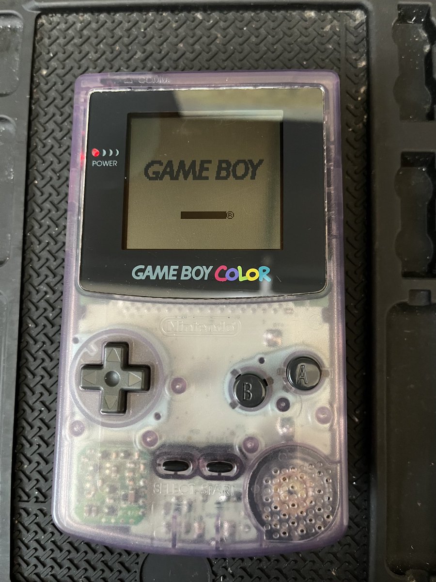 rivercross1154's tweet photo. 最近ゲームボーイカラーで遊んでいるので、液晶をIPSに変えてみた！
ちょっと画面が左に寄ったけど、十分成功したかと！
#ゲームボーイ
#IPS液晶 https://t.co/8dZnhC2SMs