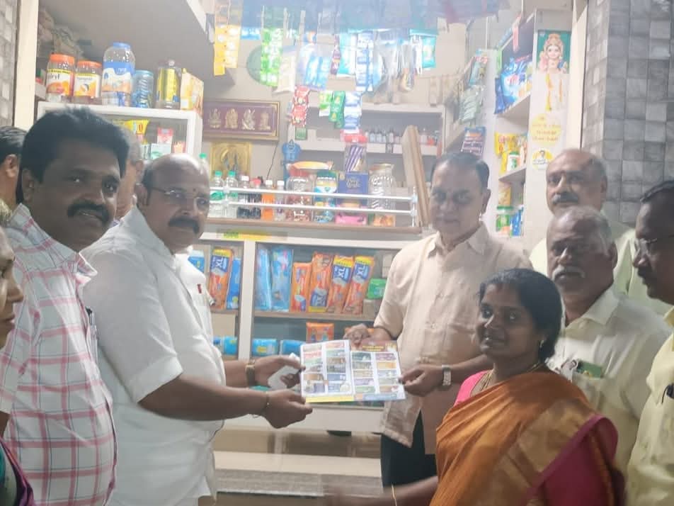 anjugam_dr's tweet photo. தஞ்சை மத்திய மாவட்டம், மாநகர, கீழவாசல் பகுதி பாகம் 125, 126 ஆகிய வாக்குச்சாவடிகளில் 
"என் வாக்குச்சாவடி வெற்றி வாக்குச்சாவடி" என்ற மாபெரும் பரப்புரை நடைபெற்றது.
இந்நிகழ்வில் கலந்து கொண்ட போது.. 

இதில் தஞ்சை சட்டமன்ற உறுப்பினர், மேயர் மாவட்ட, மாநகர கழக நிர்வாகிகள், பகுதி செயலாளர்,வட்ட கழக செயலாளர்கள் மற்றும் நிர்வாகிகள்,மாமன்ற உறுப்பினர்கள் மற்றும் அந்த வட்டங்களில் உள்ள BLA -II,BDA,BLC மற்றும் கழக உடன்பிறப்புக்கள் இருந்தனர்.

#என்_வாக்குச்சாவடி_வெற்றி_வாக்குச்சாவடி #திமுக_வெற்றி_வாக்குச்சாவடி
#வெல்வோம்_200!
#படைப்போம்_வரலாறு!!
#mk_stalin #udhayanithistalin
#PEN_OFFL
#Dmkitwing #Dravidamodel #Dmk