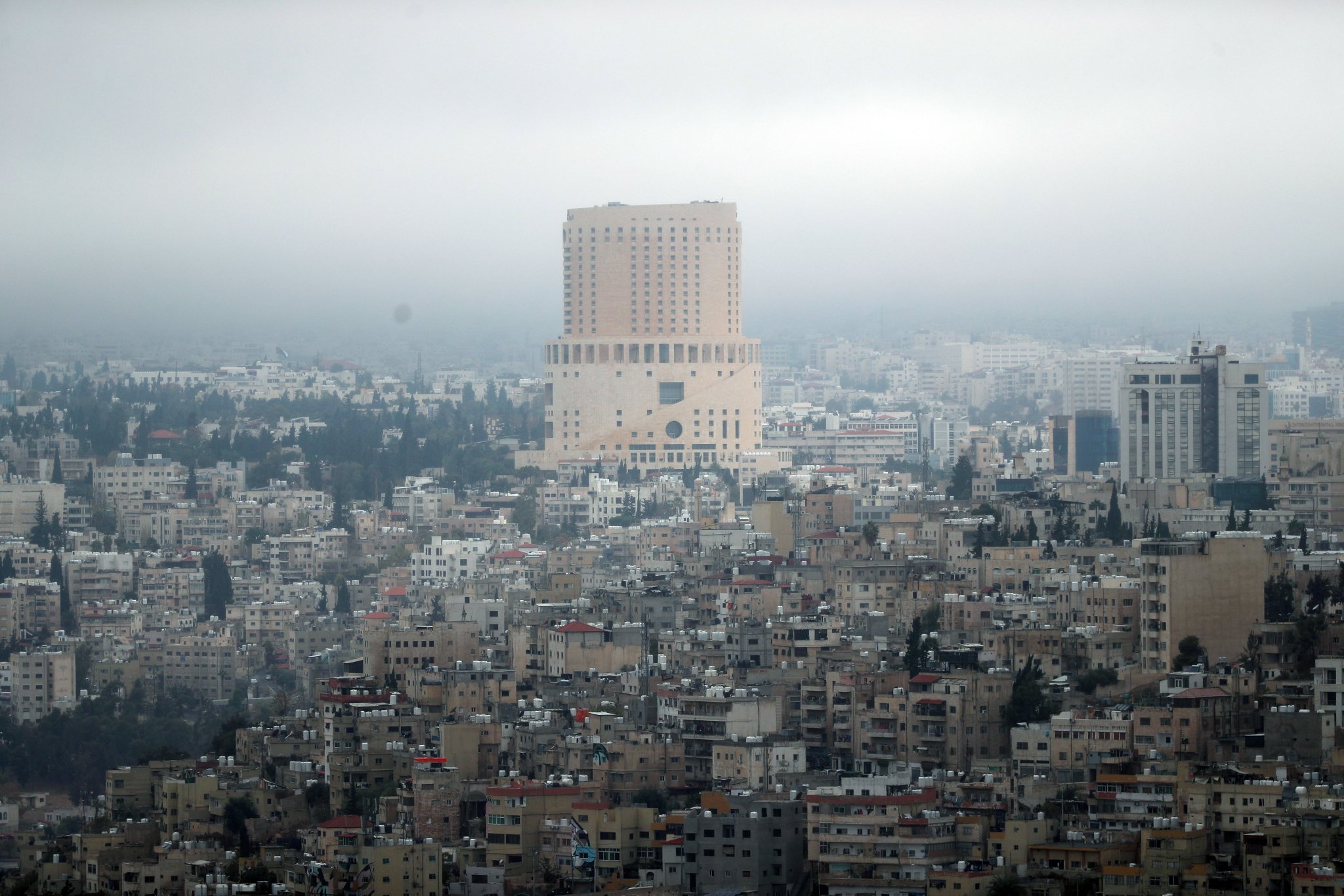أجواء باردة نسبيًا اليوم وأمطار متوقعة مساء الغد #بترا 