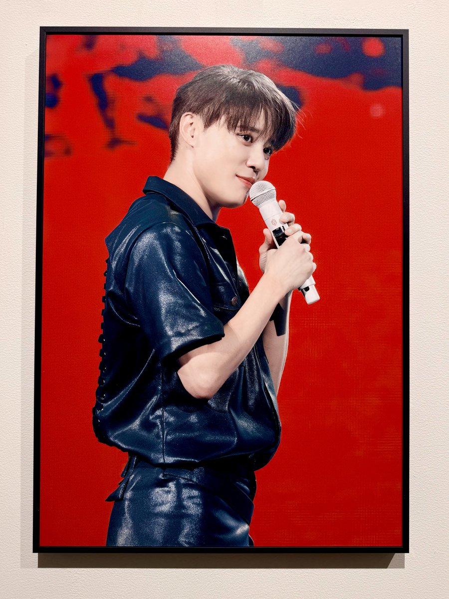 PA_kjs's tweet image. 같은사람이라고,,,
전시회 이 액자앞에서 떠날수없었다,,