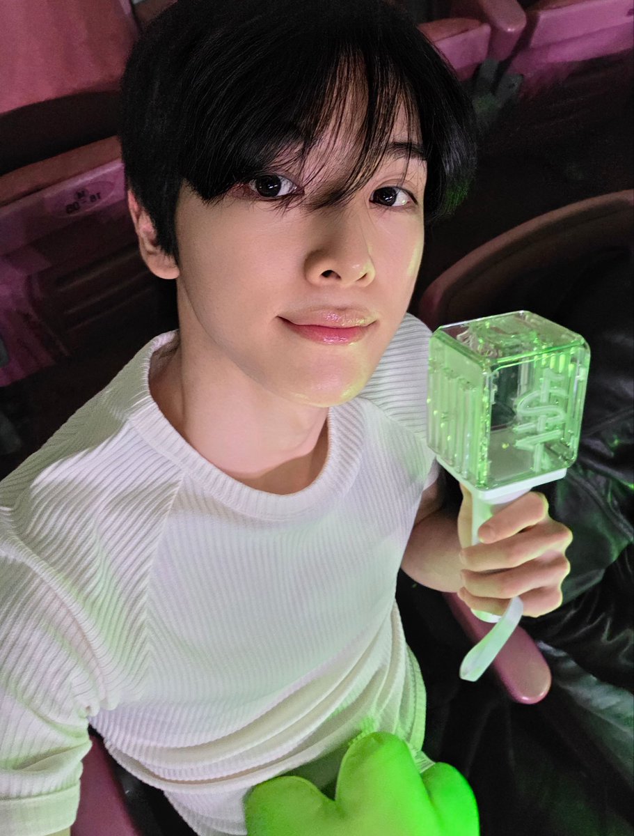 iiilovesc913's tweet photo. 성찬님 콘서트 보러 가면
항상 이렇게 사진 찍어 보내주는 거 개좋고…ㅜㅜ https://t.co/N7Ydb1Q7EZ