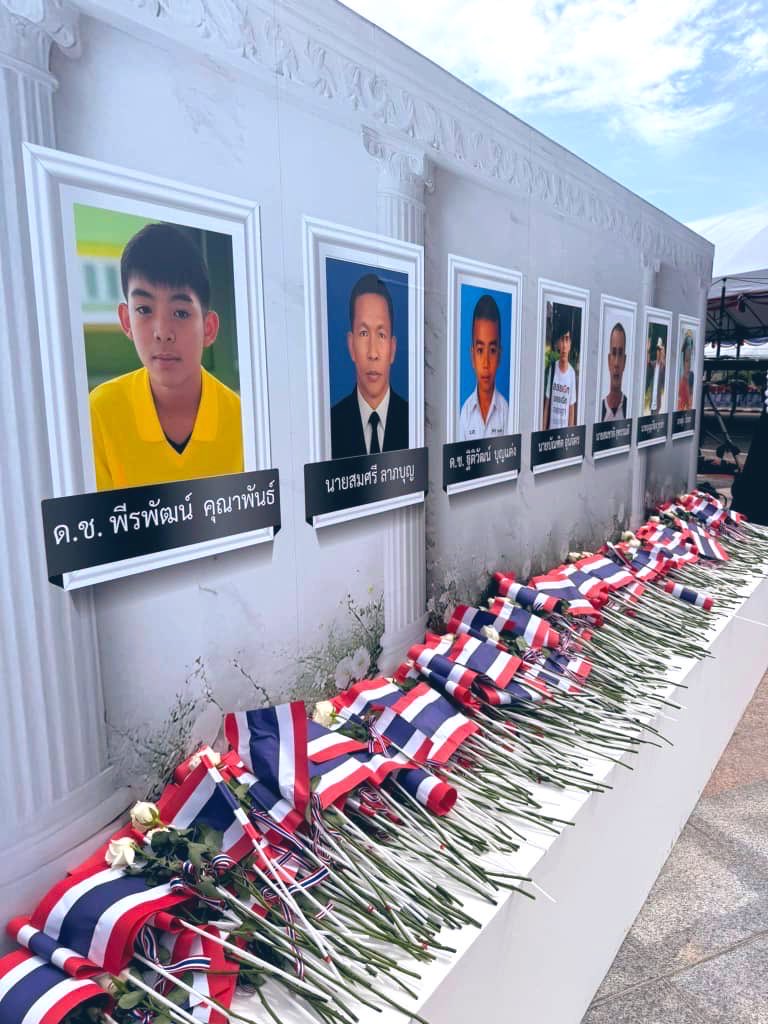 FungPearce's tweet image. ก่อนจะไป No war ช้วยดูหน้าผู้เสียชีวิตจากเหตุการณ์ที่เขมรมันทิเงจรวดมาครั้งนั้นด้วยจ่ะ!!! มองหน้าพวกเค้าพวกเค้าผิดอะไร!!