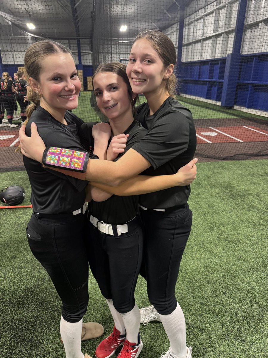 LLS_2011_KS's tweet image. Had a great organizational workout today in KC!  S/O to @AndyPaalhar for organizing, as well as @sluggers_18U and crew for pouring into these girls!  
It was a good day to be a Slugger!! 
@_CoachK__ 
@coachmeghans