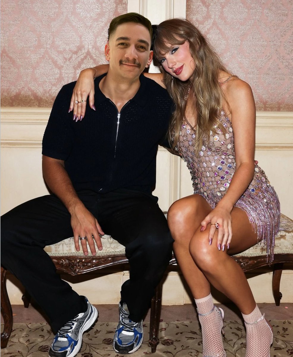 happiest 36th birthday to my close personal friend and favorite billionaire <a href="/taylorswift13/">Taylor Swift</a> 
love you queen