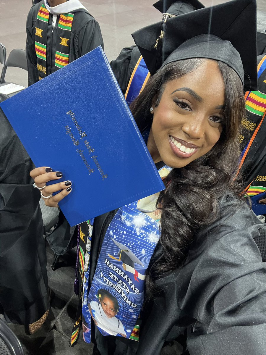 naetoven1k's tweet photo. first gen grad 🎓🥳 https://t.co/9TJjdwymn2