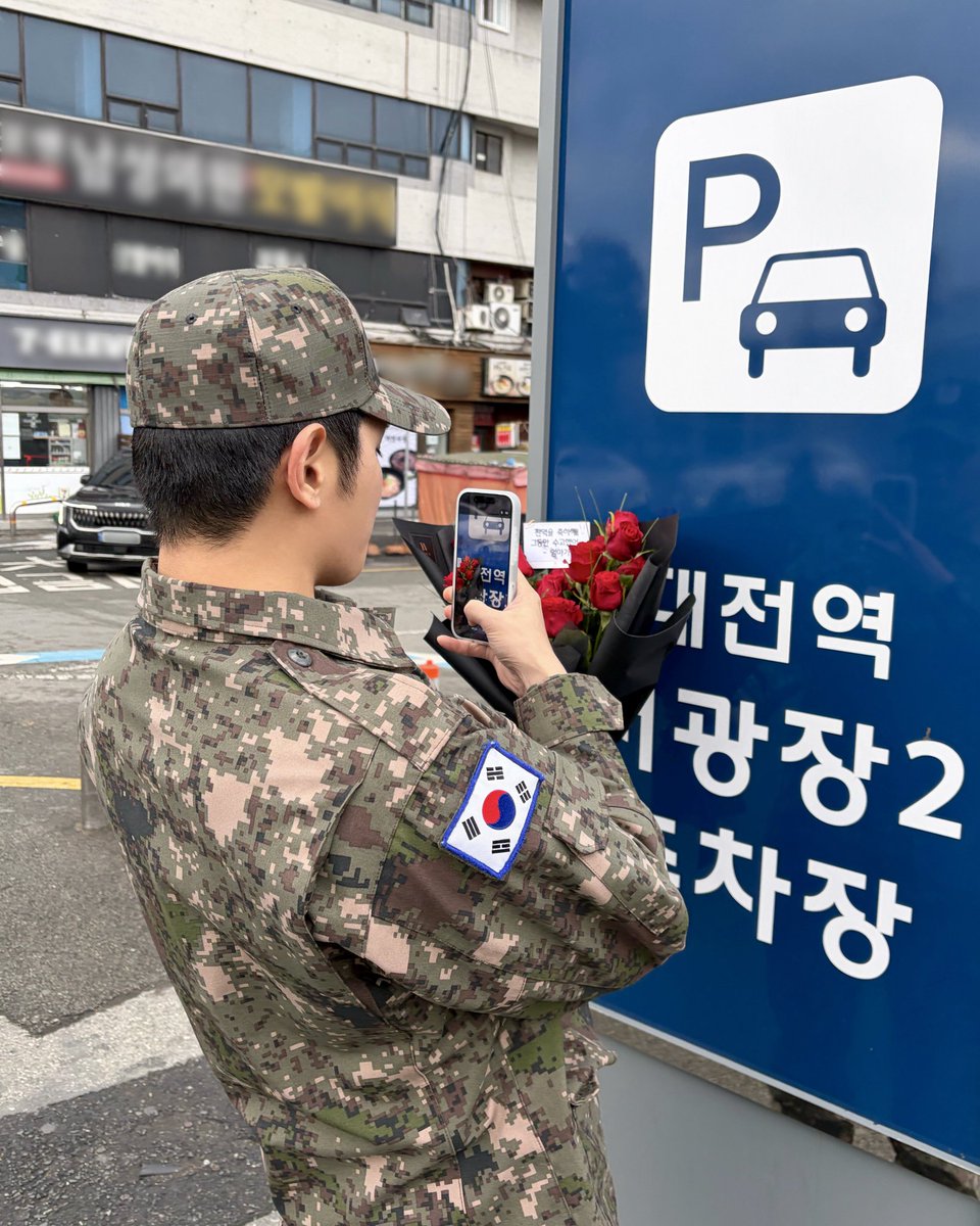 blueebiw's tweet image. 🚨🚨GIVEAWAY/GA ALERT🚨🚨
dalam rangka kembalinya bapak leader pusat kita ini, aku mau bagi saldo 15k untuk 2 org jeee.. (yg mwmw sj)
rulesnya:
 🌹LIKE&amp;amp;RT
🌹 moots/folls (only)
🌹Coment Ht #OurTAEYONGisBack
end SELASA 16 DES 2025 18:00 WIB.
(YANG NCTZEN NCTZEN SAJA YA)