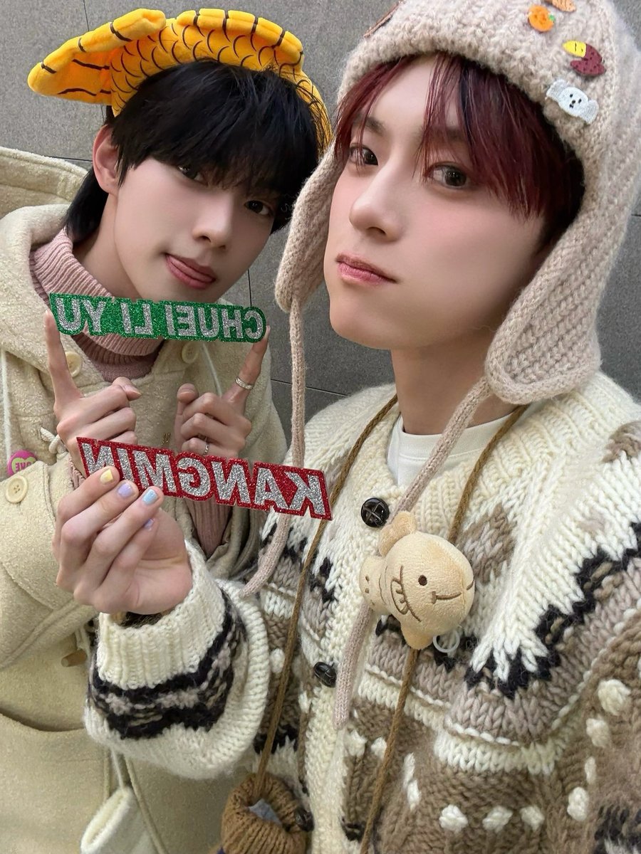 음중에 주먹콩즈가 온다는 말은 좀 수동적인 듯
음중이 주먹콩즈에게로 간다 🤜🏻🤛🏻

#강민 #KANGMIN #베리베리 #VERIVERY
#최립우 #CHUEILIYU