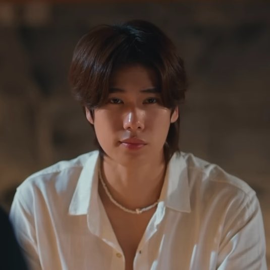 5 อีพีที่ผ่านมาถ้าไม่นับชุดคลุมอาบน้ำสีแดงที่มาดามใส่ จะยกให้ชุดไปเที่ยวทะเลชุดนี้เป็นแต่งตัวโป๊มาก ใครต่อใครเห็นหมดแล้วเนี่ย ที่ถูกต้องที่สุด! ปกติไม่เห็นพีชแต่งตัวเปิดอกแบบนี้เท่าไหร่ แอบเซะซี่ๆ แต่พอตัดกับสร้อยคอแล้วน่ารักปุ้กปิ้ก ออร่ามาดามมาล่ะ555555555

#MeAndTheeSeriesEP5