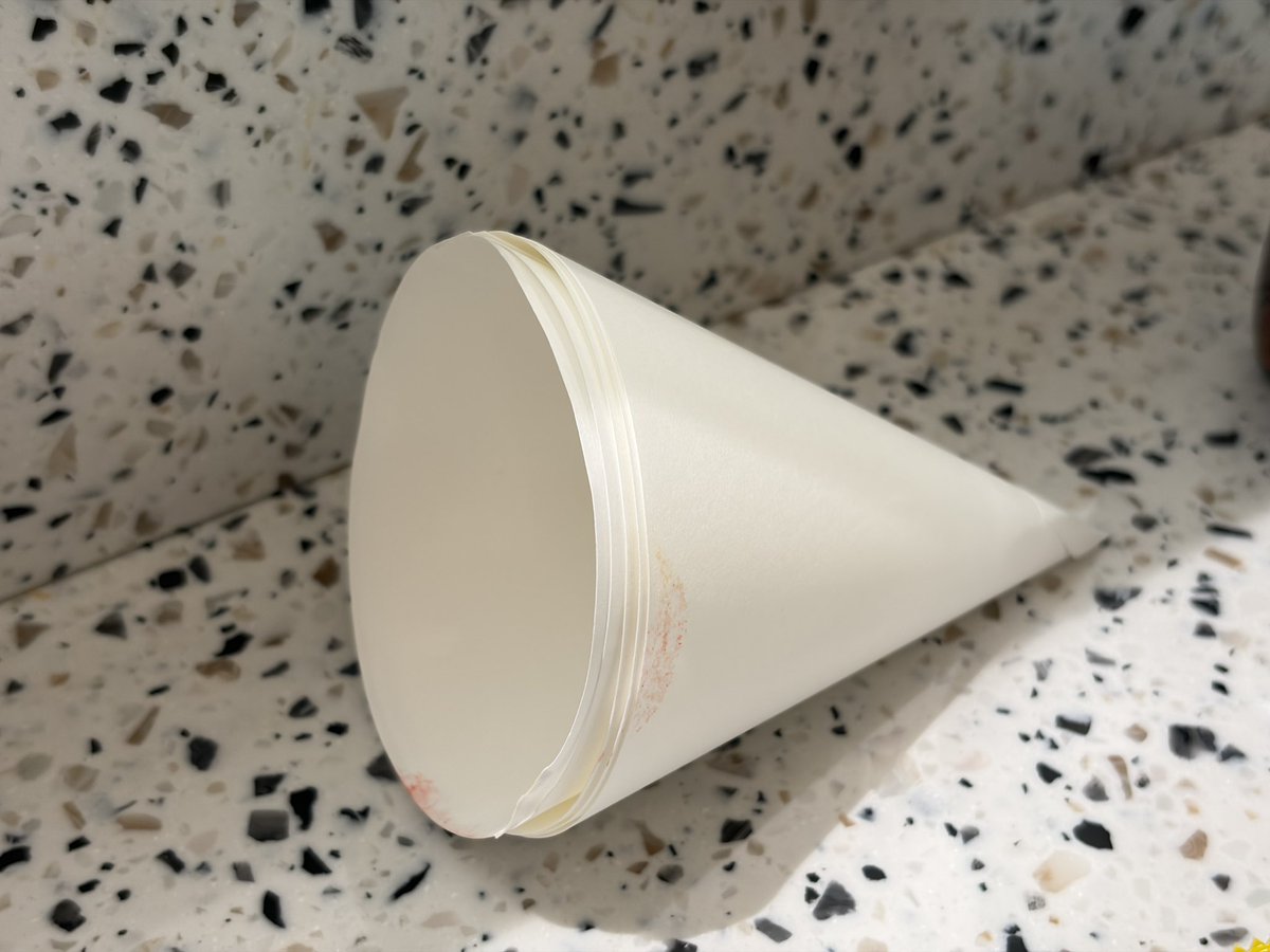 푸드코트 물컵 이런 거로 갖다놓는 인간들 정말 저주받아야…