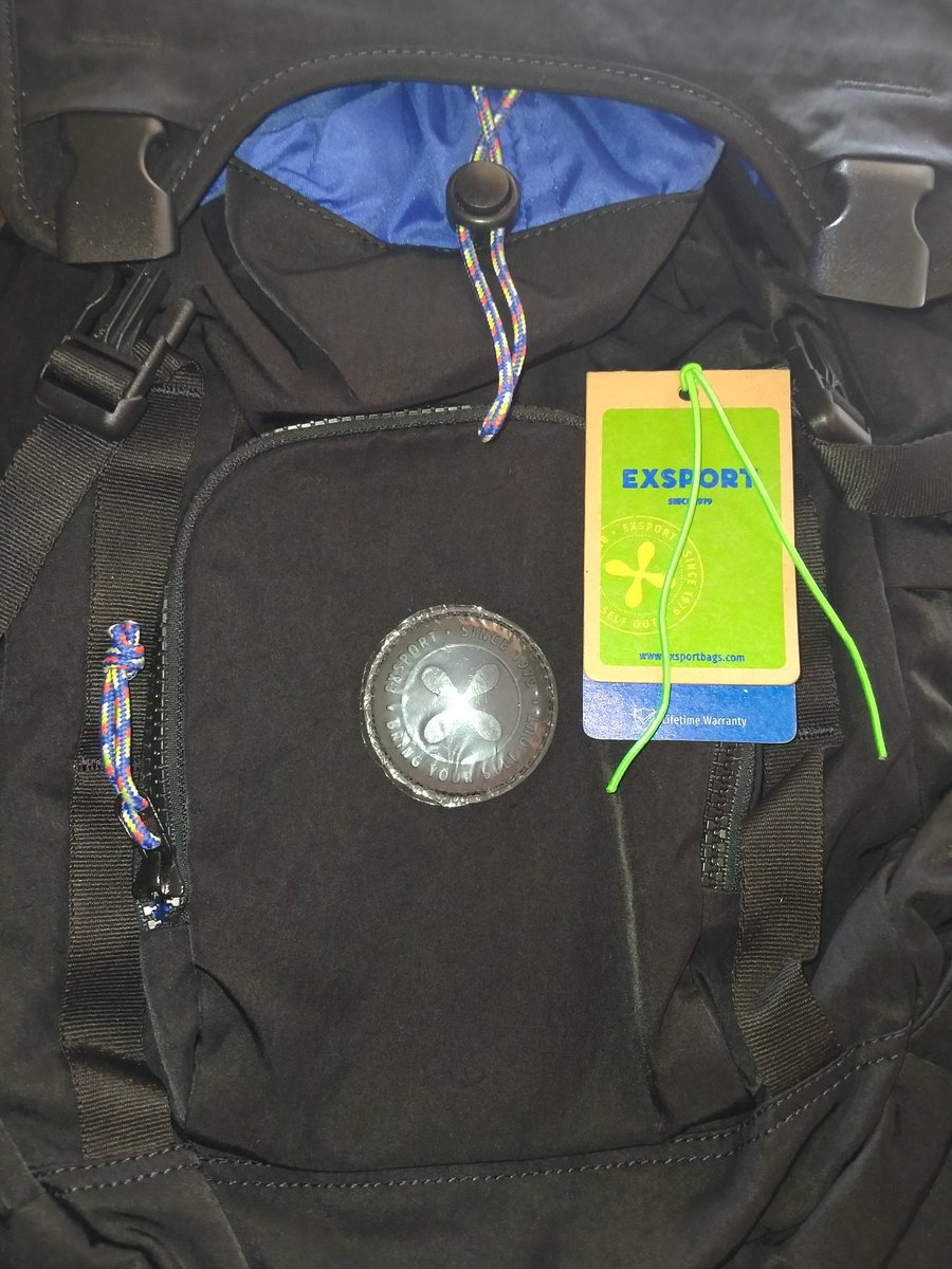 alsa_bie's tweet image. setelah mikir 2x, akhirnyaa kebeli export bag😍
yg gede ternyata pas di punggung ga yg terlalu jumbo bgt, tapii harusnya dgn harga segini kain dalemnya kurang premium ya, 

beli ORI di official storee, kemarin dpt diskon 200k, mayan bgt🤏
s.shopee.co.id/4Ast2h0f5k