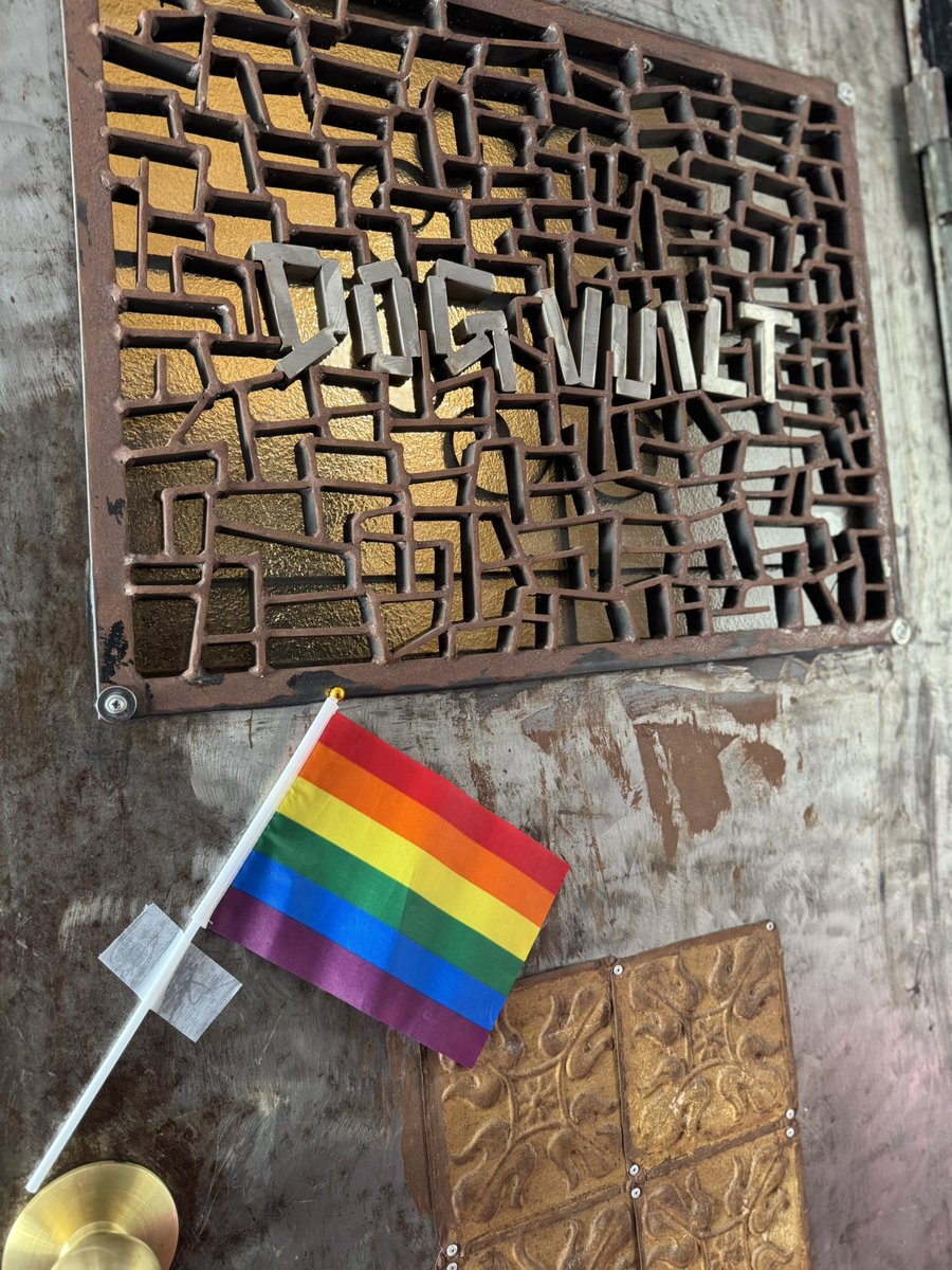 フラッグを目印にお越しください！😊🌈✨