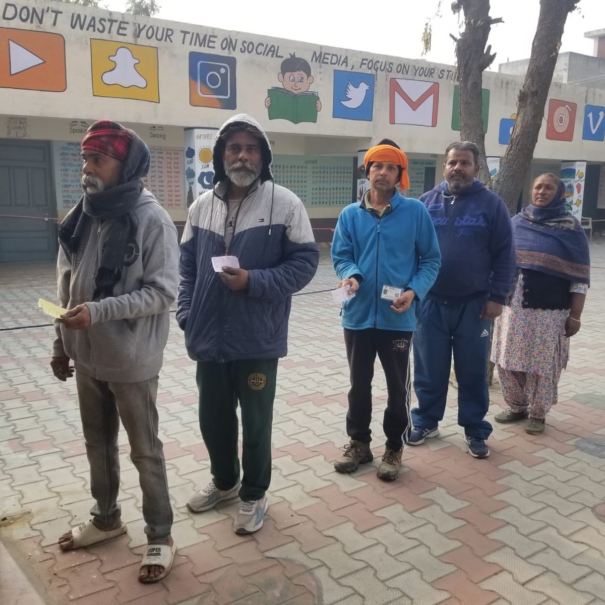 JagbaniOnline's tweet photo. ਕਪੂਰਥਲਾ ਜ਼ਿਲ੍ਹੇ 'ਚ ਜ਼ਿਲ੍ਹਾ ਪ੍ਰੀਸ਼ਦ ਤੇ ਬਲਾਕ ਸੰਮਤੀ ਦੀਆਂ ਚੋਣਾਂ ਲਈ ਵੋਟਾਂ ਪਾਉਣ ਦਾ ਕੰਮ ਜਾਰੀ, ਲੋਕਾਂ 'ਚ ਦਿੱਸਿਆ ���ਤਸ਼ਾਹ
#Voting #ZilaParishad #BlockSamitiElections #KapurthalaDistrict #Punjab https://t.co/UZRuYWaryz