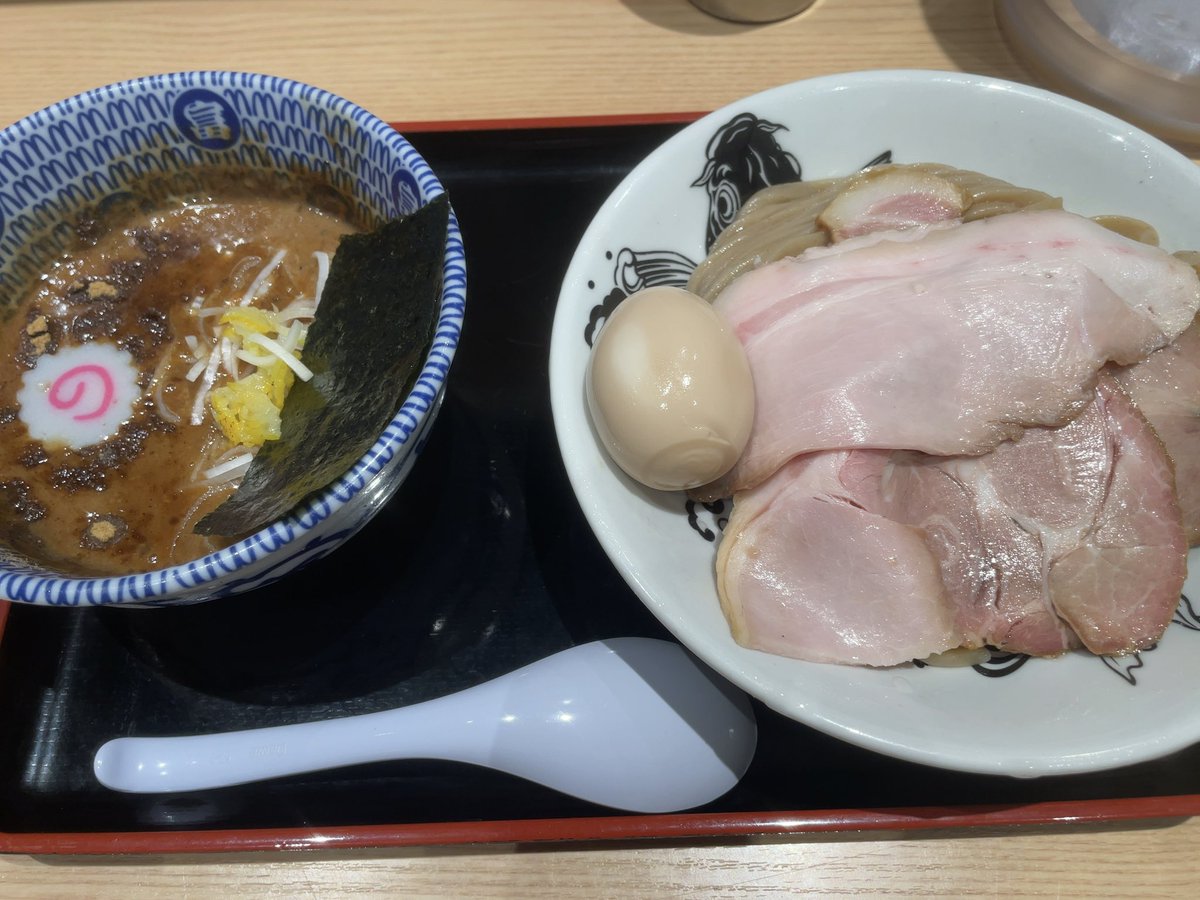 久々に1人でランチした🍜
富田のつけ麺大好きなんだけど毎回チャーシュー多いなって思っちゃう。
おいしかった🩷