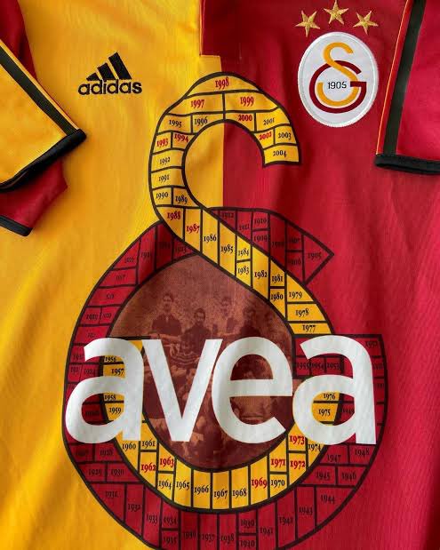 Bilgilendirme;

galatasaray’ın 100. Yıl formasında 59 öncesi şampiyonluklar yer alıyor 

Bilgilendirme bitmiştir.