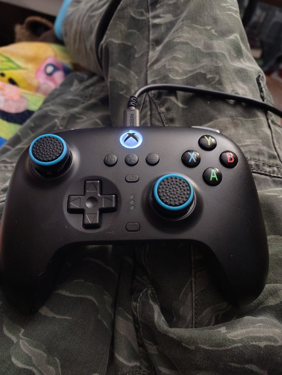 iamscurry's tweet photo. #8bitdo Finally got a controller that doesn't drift and my first pair of paddles/buttons . 😊 https://t.co/MDs8btLpKP