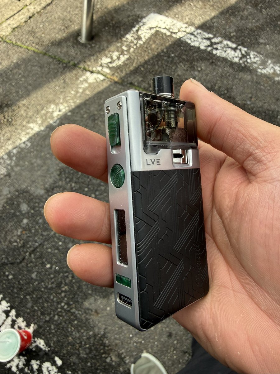 シルバーに緑も意外と😏<a href="/kirifuda_vape/">Kirifuda.Tokyo</a>