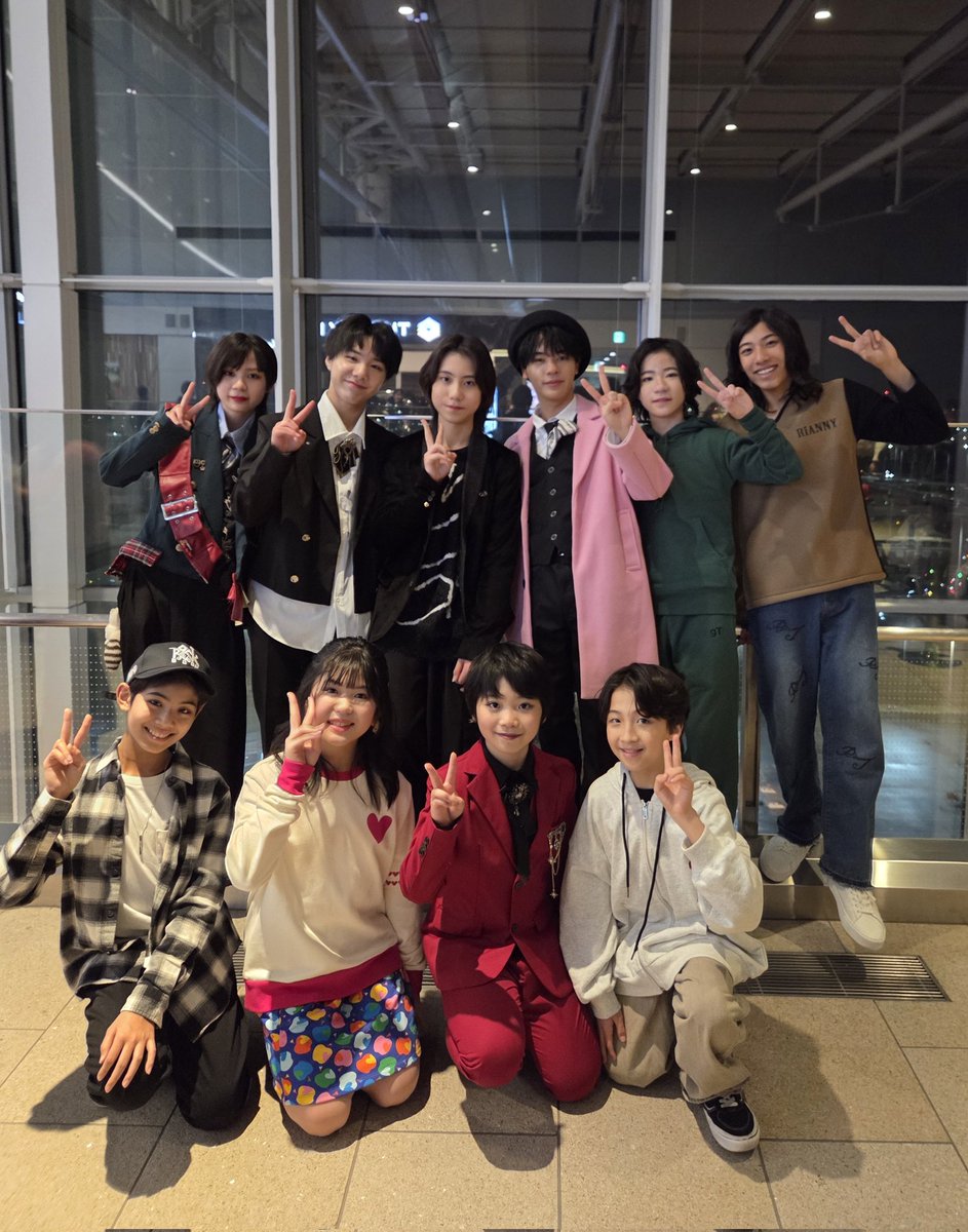cinacinacinappi's tweet photo. VSC33無事に終わりました~✨
残念ながら専属モデルには昇格できなかったけど、とても素敵なショーをきっちりやったので悔いはありません💖大好きなメンズ仲間たちと記念撮影📷 みんなおつかれさまでした✨#るい #VSC33 #View https://t.co/vwrDXWM1VO