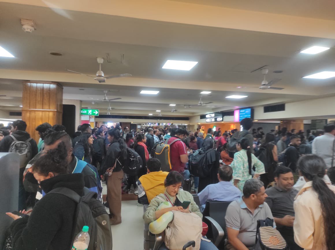 manasmaozi's tweet image. @GuwahatiAirport today. Feels like #BusAdda