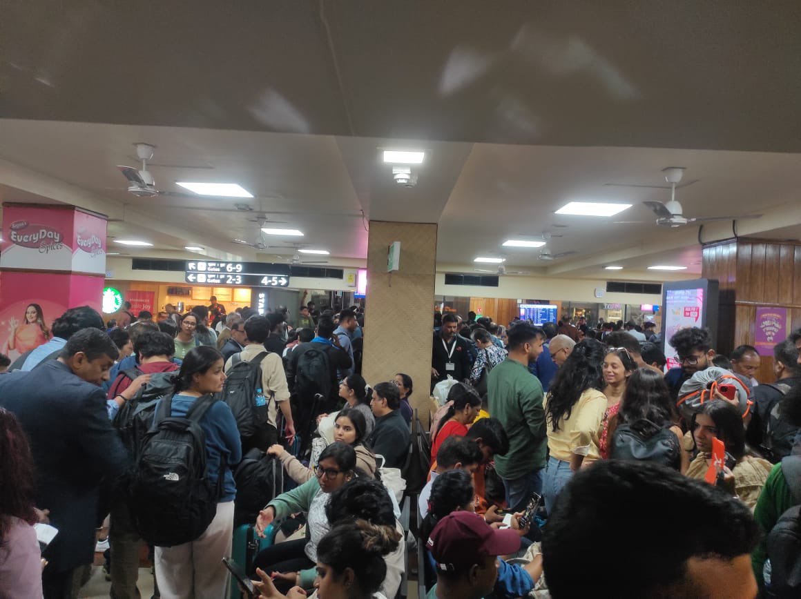 manasmaozi's tweet image. @GuwahatiAirport today. Feels like #BusAdda