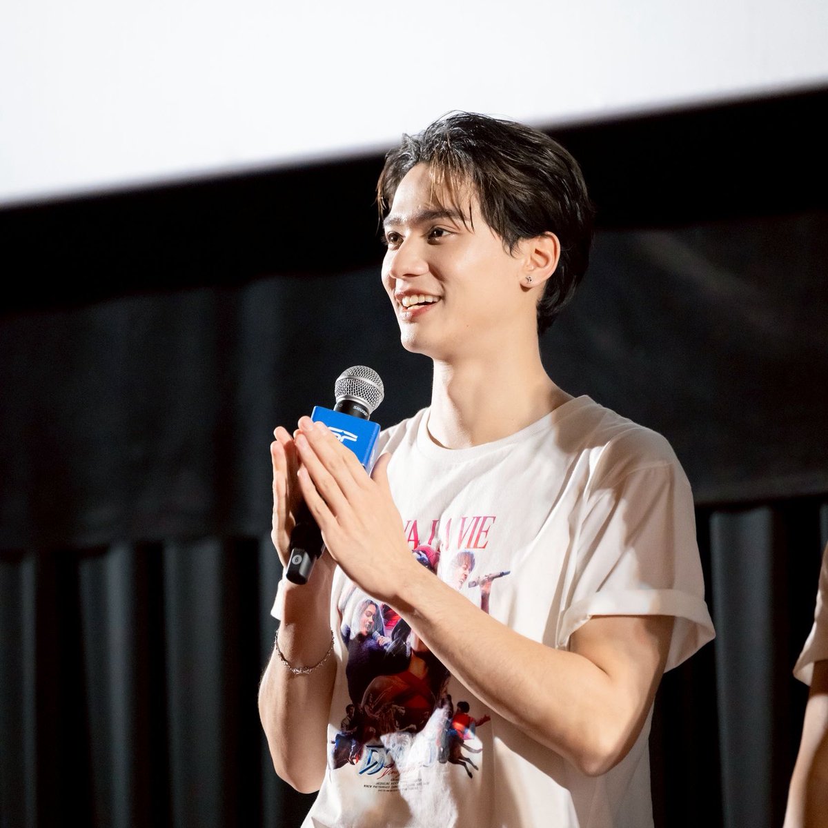 🤣 ภาพบรรยากาศสุดอัศศะจอรอหัน✨️ #SFxDivaLaVie กรี๊ดสนั่น!
ต้อนรับ SF STAR SHOW #ดีว่าราวี
กับทีมนักแสดง เก่ง, ปิงปอง, นินิว
วันนี้ ที่ SF เซ็นทรัล ชลบุรี

🎬 ดีว่า..ราวี ฉายแล้ววันนี้
ที่ #SFcinema 🍿❤️

DIVA CHONBURI WITH KENG
#DivaLaVie
#เก่งหฤษฎ์ #KengHarit
#ปิงปองธงชัย