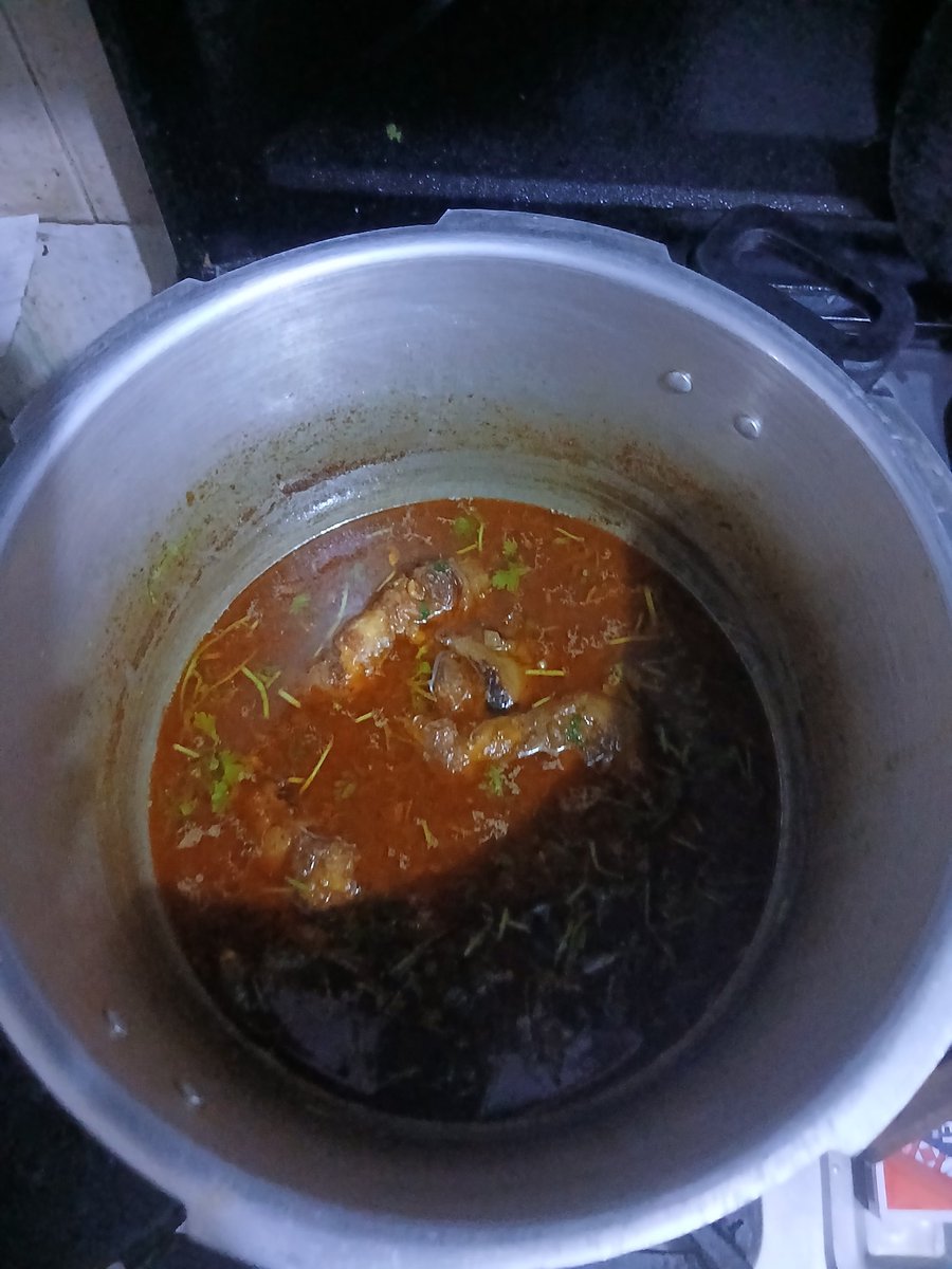 dearest_athena's tweet image. ہم سادہ لوگوں کی چھوٹی چھوٹی خوشیاں۔۔
آلو گوشت۔۔چاے۔۔۔مٹر  پلاو۔۔اور تھوڑی سی چاکلیٹ۔۔🩵💫
Sunday menu..
#SundayBrunch