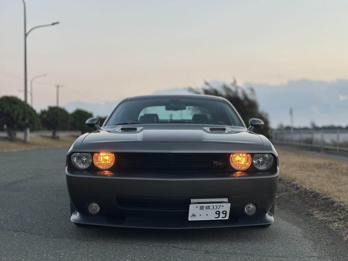New Car!!!!

𝑫𝑶𝑫𝑮𝑬 𝑪𝑯𝑨𝑳𝑳𝑬𝑵𝑮𝑬𝑹 𝑹/𝑻

ボディカラーがカタログ見たところ’09と’10モデルにしか設定が無い、ダークチタニウムメタリックという緑っぽいグレーでめちゃくちゃ良い色🩶🩶🩶

🔥5.7L V8 HEMI 楽しみます🔥