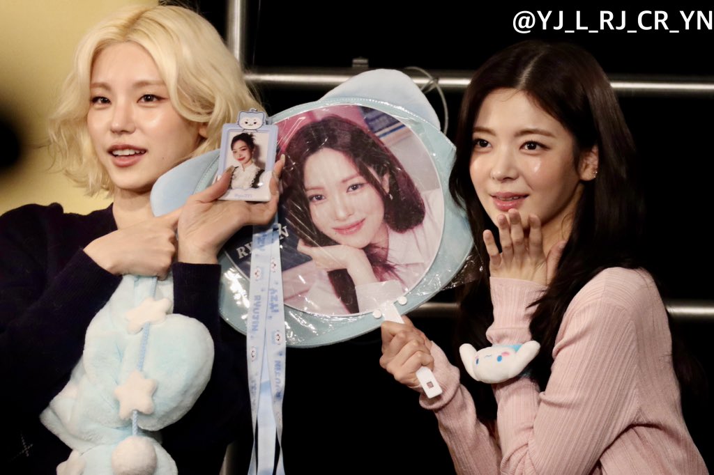 ITZY リュジン　直筆サイン　色紙　サイン会　お渡し会　オフイベ ITZY リュジン 直筆サイン 色紙 サイン会 お渡し会 オフイベ ITZY