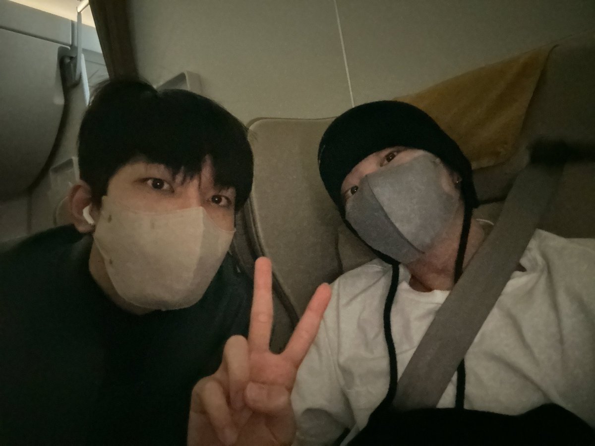 dearWw7's tweet photo. 이 사진 너무..좋음🤦‍♀️

부시시한 머리+일카감성+짙은눈매 https://t.co/OIerTEpcet