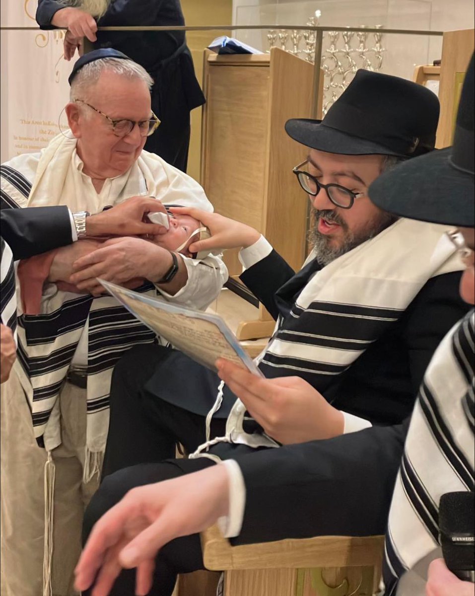 אין מילים לבטא את הזעזוע הכבד מהירצחו של הקדוש הרב אליהו שלנגר, משלוחי חב"ד בסידני שבאוסטרליה. שליח מסור של הרבי, רגיש ואכפתי, שכל חייו הוקדשו לעם היהודי, באהבה אינסופית. 

ההפקרות האנטישמיות במדינתו, הביאה אותו רק באחרונה לשגר מכתב לראש הממשלה, בו כתב לו בין היתר: "אני מפציר בך