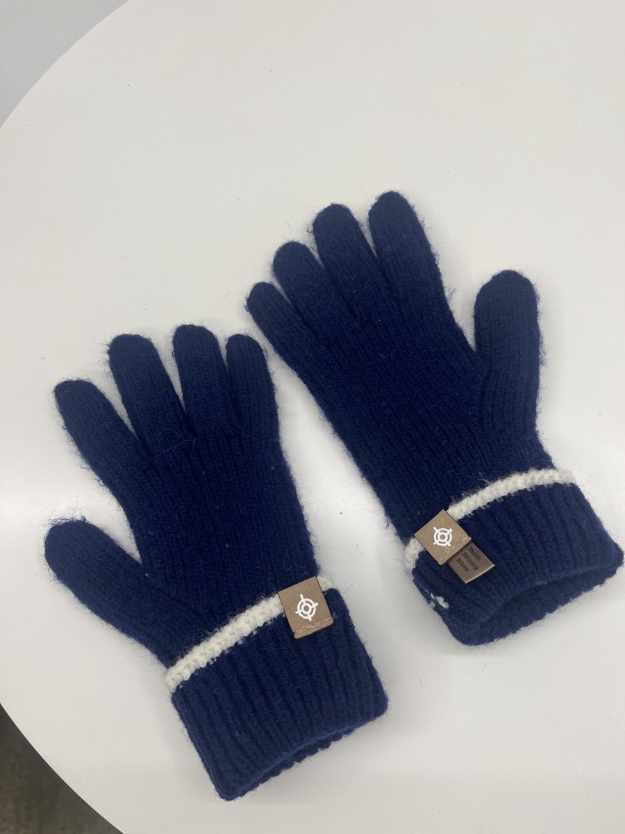 금일 카페에 남색 장갑 두고 가신 분을 찾습니다!
카페에서 보관 중이니 디엠 부탁드려요.🥹