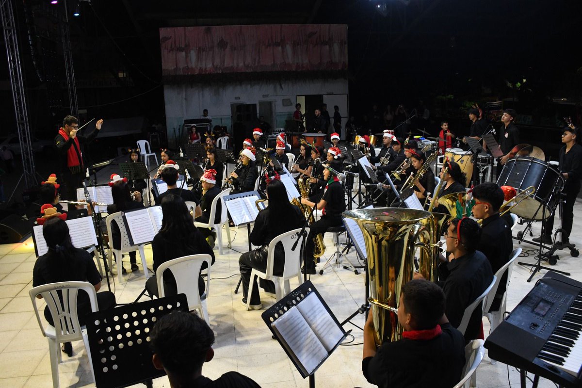 #Ahora Aplauden Encuentro Municipal de Bandas Sinfónicas en Neiva ... noticiasalsur.co/aplauden-encue… #Neiva #Huila <a href="/AlcaldiaNeiva/">Alcaldía de Neiva</a> #Navidad #ViajeSeguro #DesafioDelSigloXXI #JuniorTuPapa #Novena #Música #14Dic <a href="/mincultura/">MinCultura Colombia</a> <a href="/germancasaguab/">Germán Casagua B.</a>