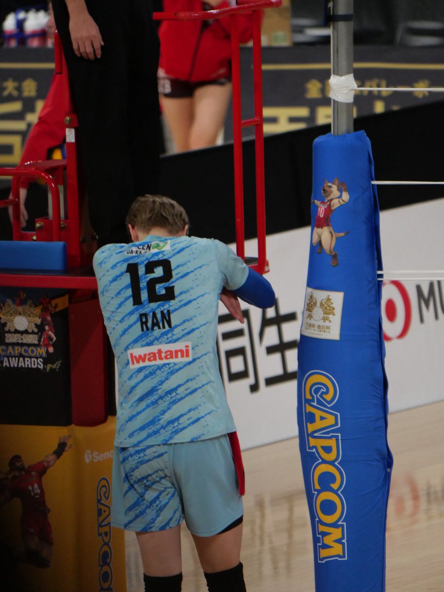 2025.12.14 📍東京体育館 主審に交渉後… #高橋藍 選手 #サントリー