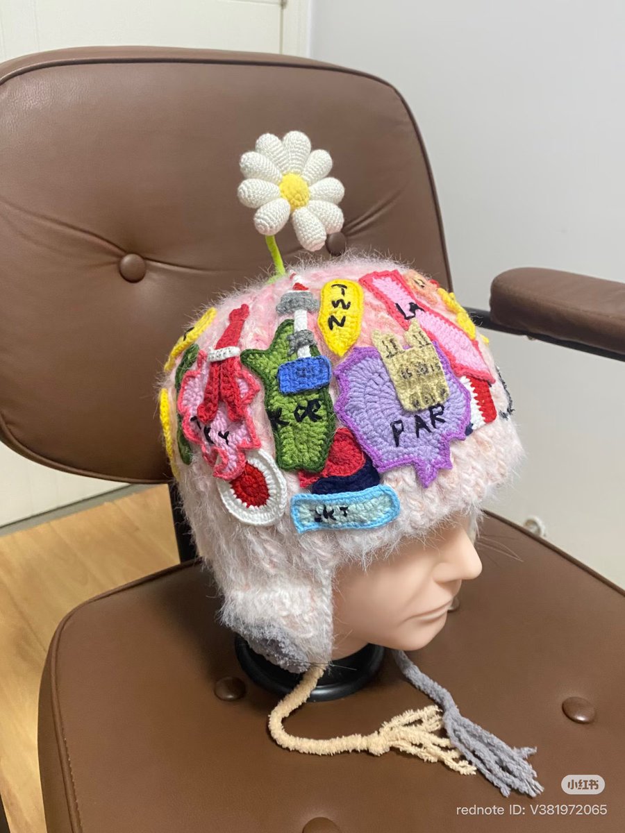 A fan shared the making of the beanie that G-Dragon wore today at