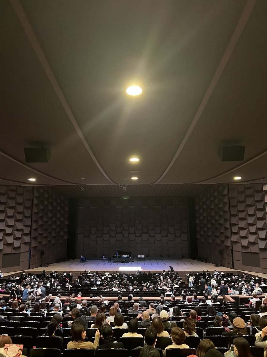 azzaro33257's tweet photo. 高嶋ちさ子��ん聴きに
フェスティバルホールへ🎵

バイオリン弾きながら
歩いて回って動いて
しゃべって歌って
曲芸集団高嶋組🤣

また違った聞かせ方の
楽しいクラッシックコンサートでした

 #高嶋ちさ子
#12人のヴァイオリニスト https://t.co/MYGOhTvysz
