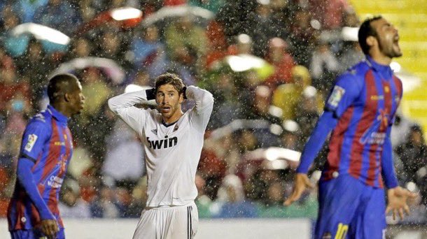 VamosmilevanteC's tweet photo. Los partidos antes cuando diluviaba https://t.co/tU7TNj0HWp