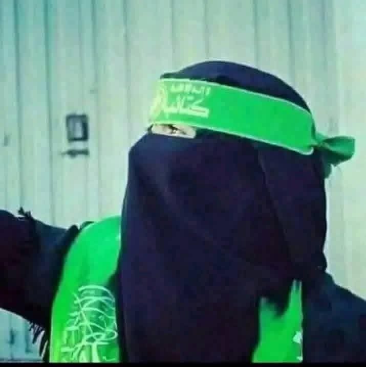 🔁🔁🔁
🔴🔴🔴
هذه الرسالة يجب ان تقرأها كل ام وكل اب … رسالة ذات معاني وعبر ..

انشروها جزاكم الله خيرا …

🔻زوجة القائد  الشـ..ـهيد راسم جودة تكتب إلى زوجة العميل الخائن ياسر أبو شباب:
:رسالتي الى آمنة ابو شباب 
لم أكتب إليكِ اليوم لأعاتبكِ، ولا لأدينكِ، بل لأفتح لكِ نافذة