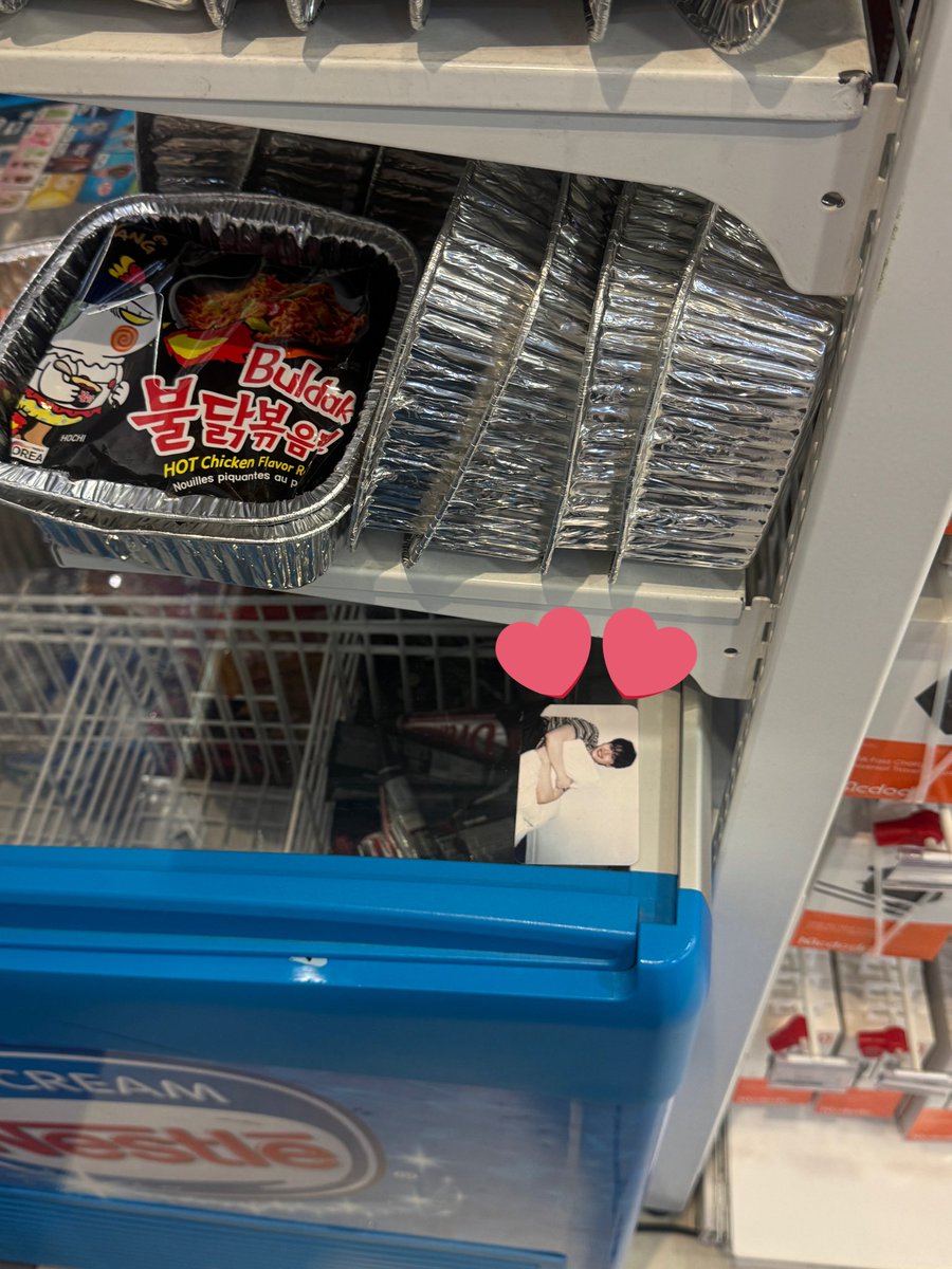 stbb951221's tweet photo. Someone lost a Lee Jong Suk photocard (ข้างหลังเป็นข้อความภาษาไทย) at  MyNews shop near Gate L13 at Kuala Lumpur Airport. I've left it here. #leejongsuk #จงซอก #ลีจงซอก https://t.co/wVeVsN8nHF