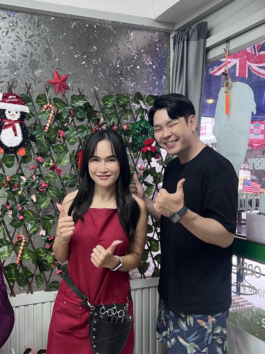 「パタヤのあの店」に、
また行って来ました💇

前回ポストした
日本人がセクハラまがいで警察沙汰になった
パタヤのヘアサロン。

ハイシーズンでたくさんお客様来て、ぼくの発信で日本人が何人か来てくれたみたい😆✨

これからハイシーズン入って
パタヤに来る人も多くなるだろうけど、