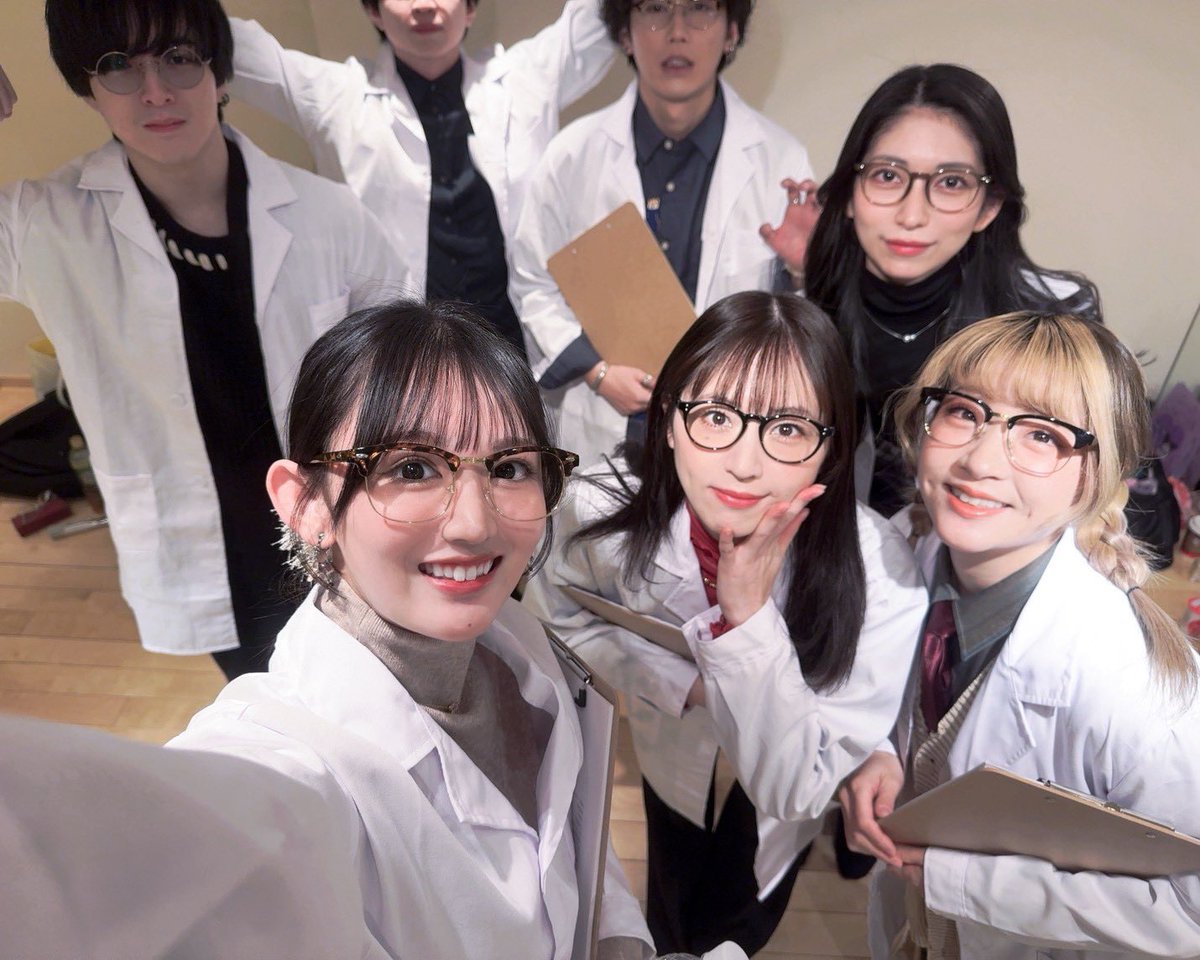 朗読実験室『詠む人たちと聴く人たち』
全公演終了しました！
ご来場くださった皆様、本当にありがとうございました🙇🏻‍♀️
チェキも沢山ありがとうございました！
感想とかも直接聞けて嬉しかったです✨

毎回配役が変わる朗読という面白い実験に
この研究員の皆で参加できて良かったです！

#よむきく