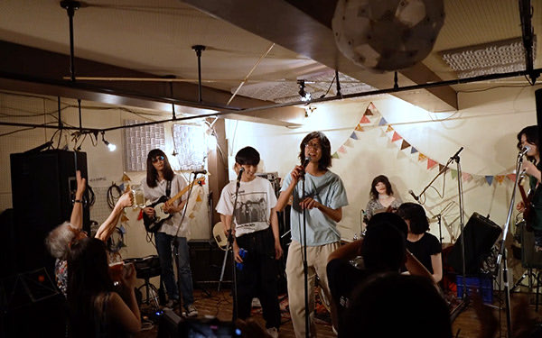 ◎12月15日(月)の上映作品◎

10:00〜
🎦短編【戦争の記憶を継ぐ】※登壇
12:00〜
🎦短編【人生の夕暮れに】※登壇
13:55〜
🎦長編【UNVOICED】※レターメッセージ
16:00〜
🎦長編【モテモテのテーマ】※登壇

予約はこちら⬇️
eigaland.com/cinema/78

サイト⬇️
tdff-neoneo.com