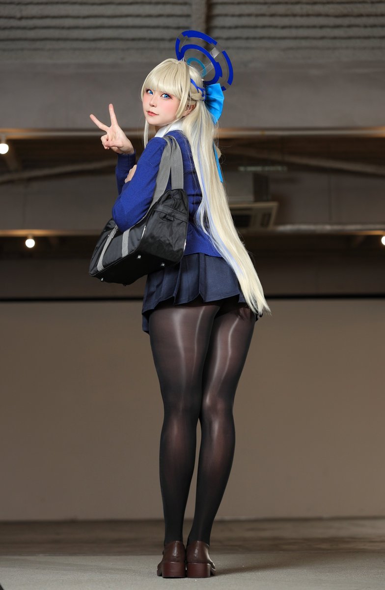 光沢黒タイツの制服トキ 

先生、どうでしょうか？
似合っているなら迅速に褒めて下さい💙︎🤍