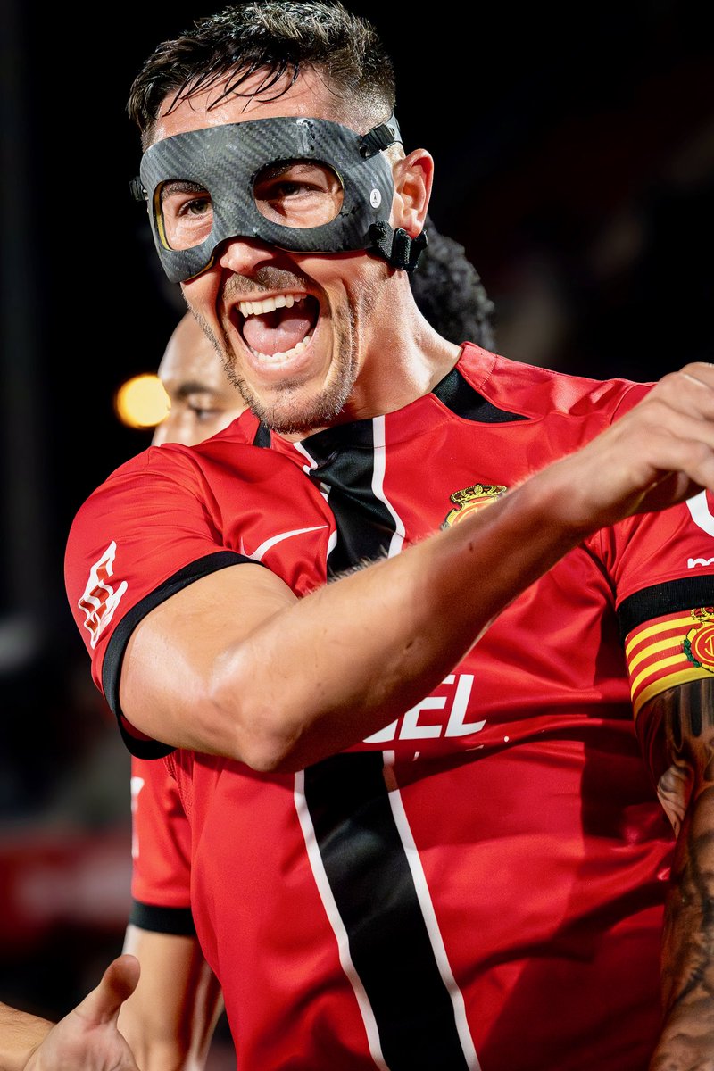 RCD_Mallorca's tweet photo. Mi superhéroe se llama Antonio Raíllo https://t.co/A0IBFx3RNT