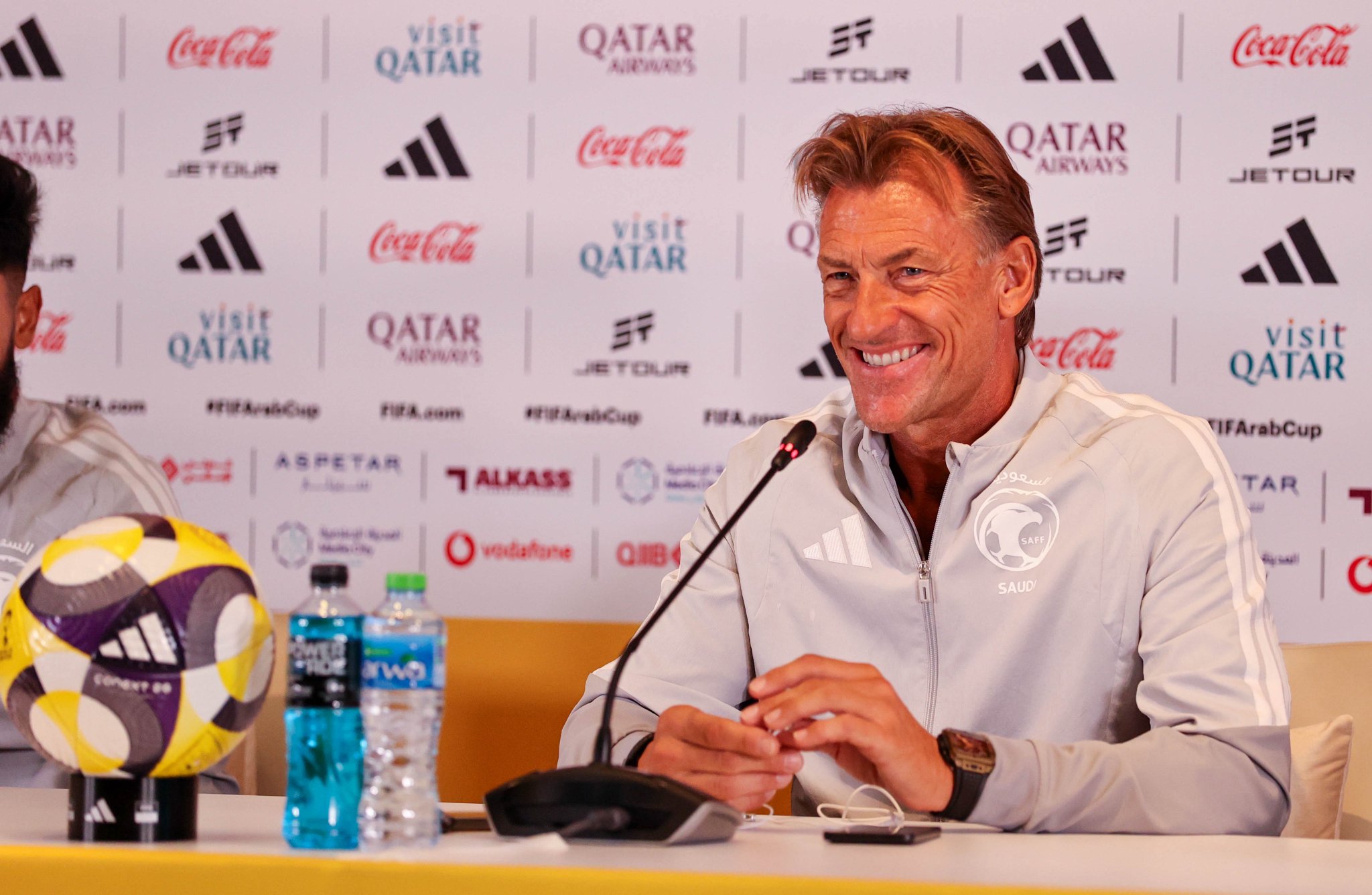 صحافي أردني: هل ستعتبر الخروج من نصف النهائي فشلا لو حدث ؟. | هيرفي رينارد مدرب المنتخب السعودي في المؤتمر الصحافي: - لم نحضر لنغادر من نصف النهائي، حضرنا إلى هنا لتحقيق جزء من العمل وتفكيرنا فقط بلوغ الدور النهائي، ما من شيء يُعرف مسبقاً وهذه كرة القدم ولن تكون مواجهة سهلة. #السعودية_الأردن 