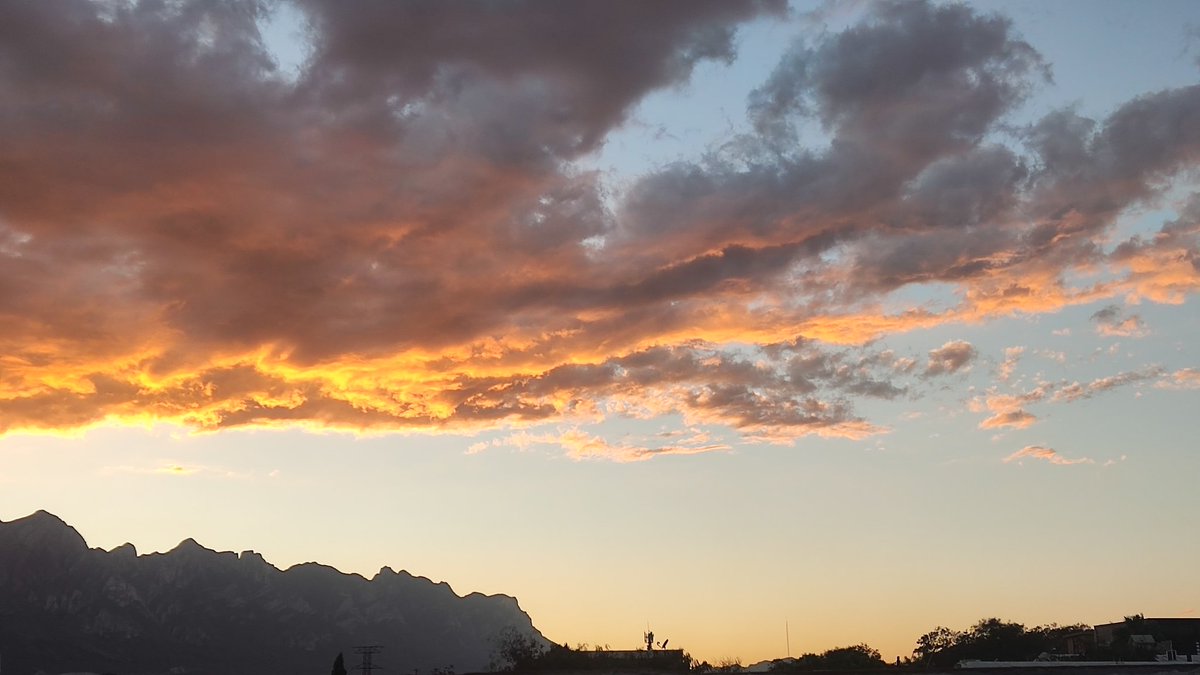 axlrss_'s tweet photo. sunset, that's all https://t.co/WbU6r8A17U