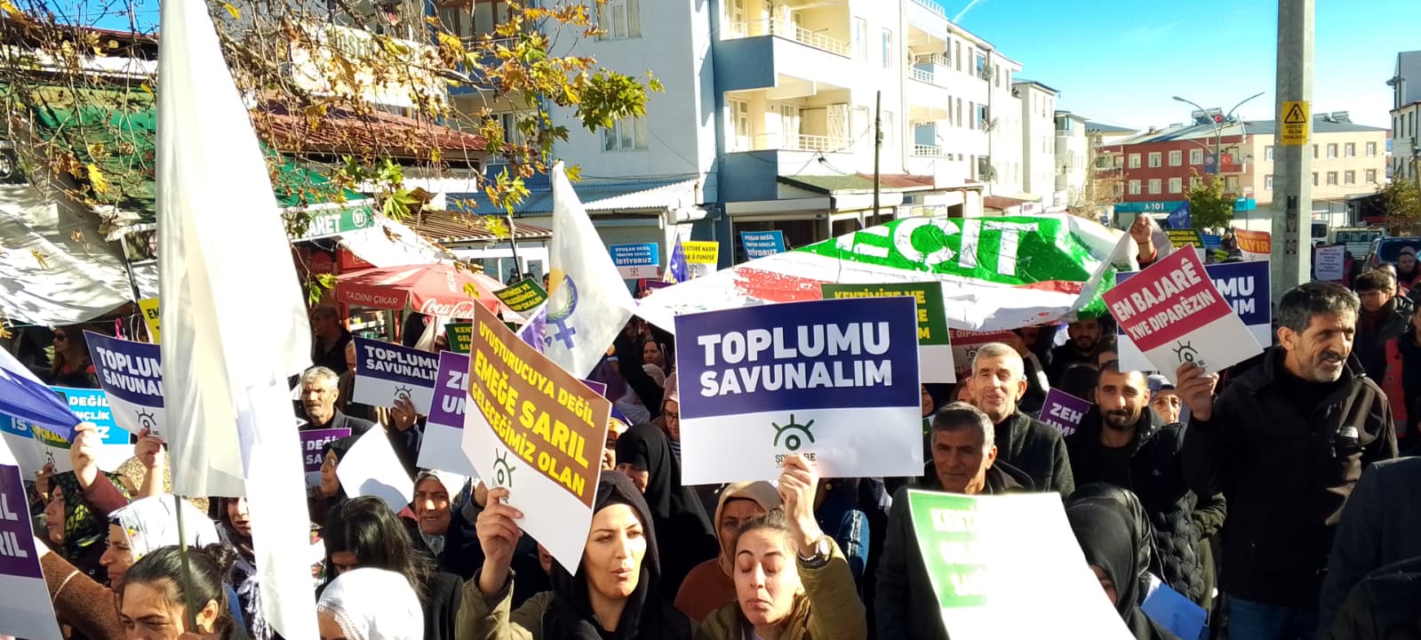 ✅Diyarbakır'ın Lice ilçesinde  “Uyuşturucu, Fuhuş ve Özel Savaş Politikalarına Karşı Yürüyoruz” şiarıyla bir yürüyüş düzenleniyor

✅Yürüyüşe Demokratik Bölgeler Partisi Eş Genel Başkanı ve İstanbul Milletvekili  Çiğdem Kılıçgün Uçar ve çok sayıda vatandaş katıldı

Foto: