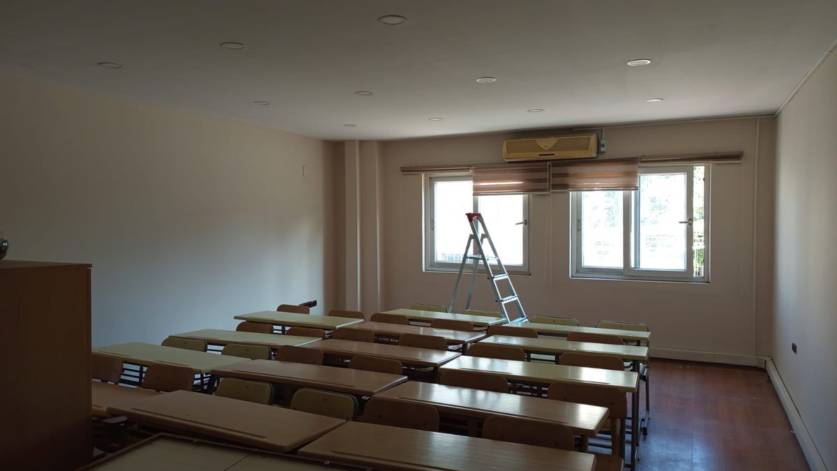 Mersin Halk Eğitimi Merkezi olarak, kurumumuzda eğitim ortamlarımızı daha modern ve konforlu hâle getirmek amacıyla hafta sonu tadilat ve boya çalışmalarımız titizlikle devam etmektedir.

Daha nitelikli ve estetik eğitim alanları için çalışmalarımız aralıksız sürmektedir.