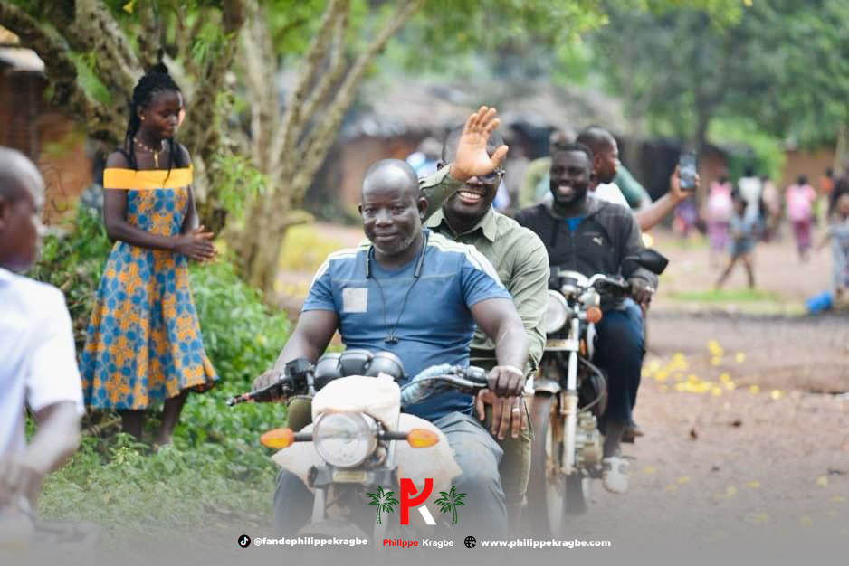 philippekragbe1's tweet photo. À Dairo-Didizo, j’ai choisi d’aller là où vivent les réalités du quotidien. Sur des pistes difficiles, parfois envahies par les eaux, j’ai avancé aux côtés des populations pour aller à leur rencontre. Parce que représenter, c’est d’abord comprendre, écouter et partager ce que vivent nos communautés.

Tout au long de cette tournée, j’ai échangé avec les habitants sur leurs préoccupations majeures : l’état des routes, la mobilité, l’accès aux services essentiels. Ces discussions franches nourrissent mon engagement et renforcent ma conviction que les solutions doivent partir du terrain.

À l’approche des législatives du 27 décembre 2025, je poursuis cette démarche de proximité. Être député, c’est rester présent, marcher avec les populations et porter leur voix là où se décident les actions.

#Legislatives2025 #DépartNouveaupourGuitry #Civ2025